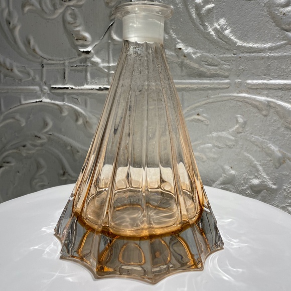 🌟 Vintage Starburst Shaped Decanter - Unique & Rare 🌟 - Picture 2 of 5